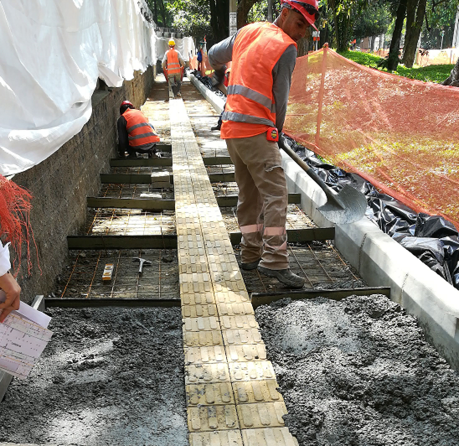 Mejoramiento, construcción y normalización de la infraestructura física, de áreas priorizadas para movilidad no motorizada. Municipio de Medellín.
